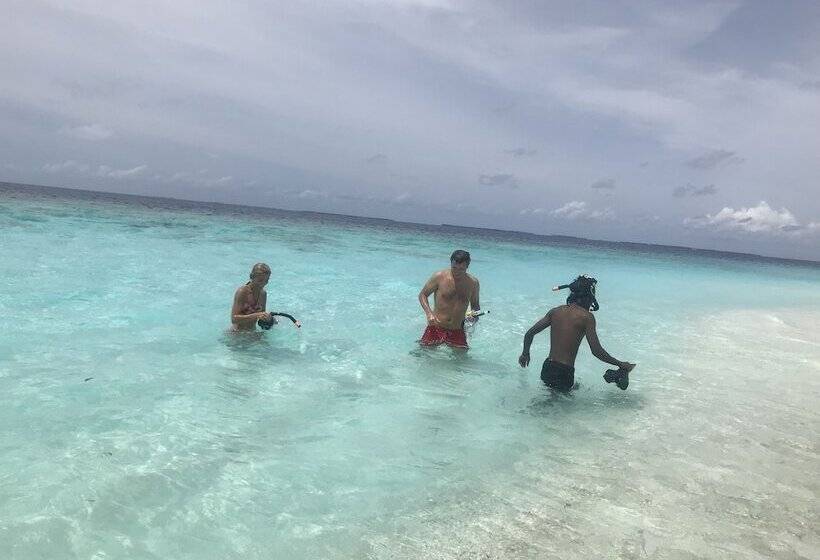 هتل Village Life Maldives