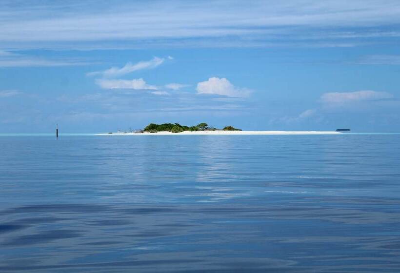 هتل Village Life Maldives