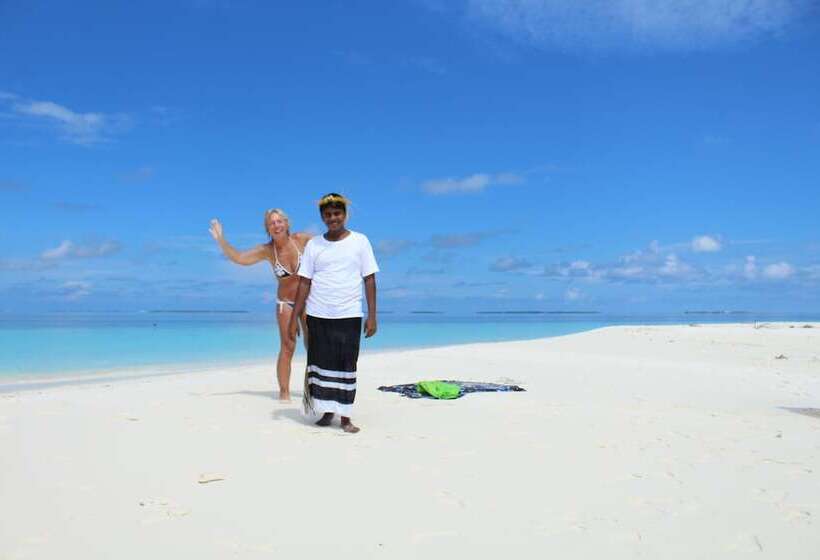 هتل Village Life Maldives