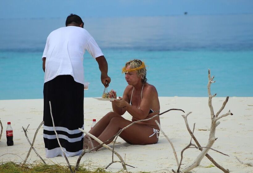 هتل Village Life Maldives