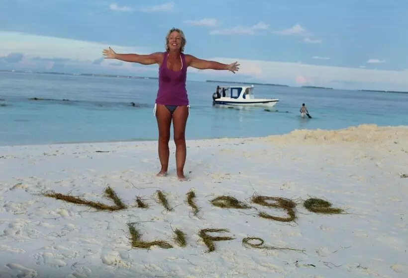 Hotelli Village Life Maldives