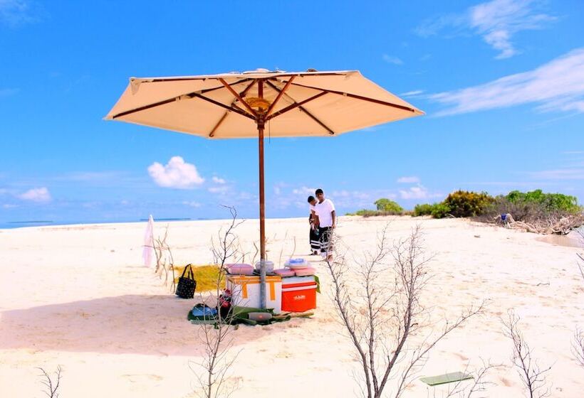 هتل Village Life Maldives