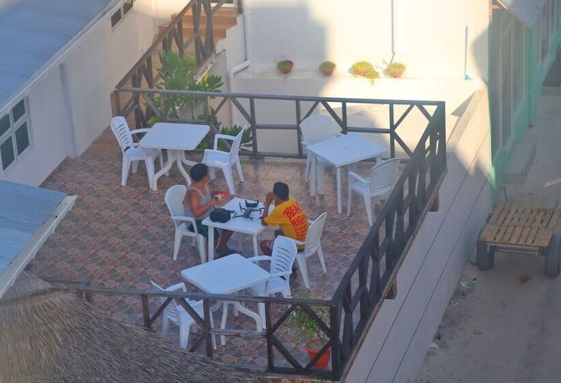 پانسیون Macnas