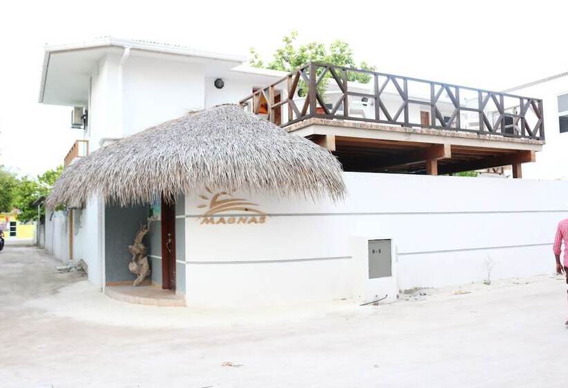 پانسیون Macnas