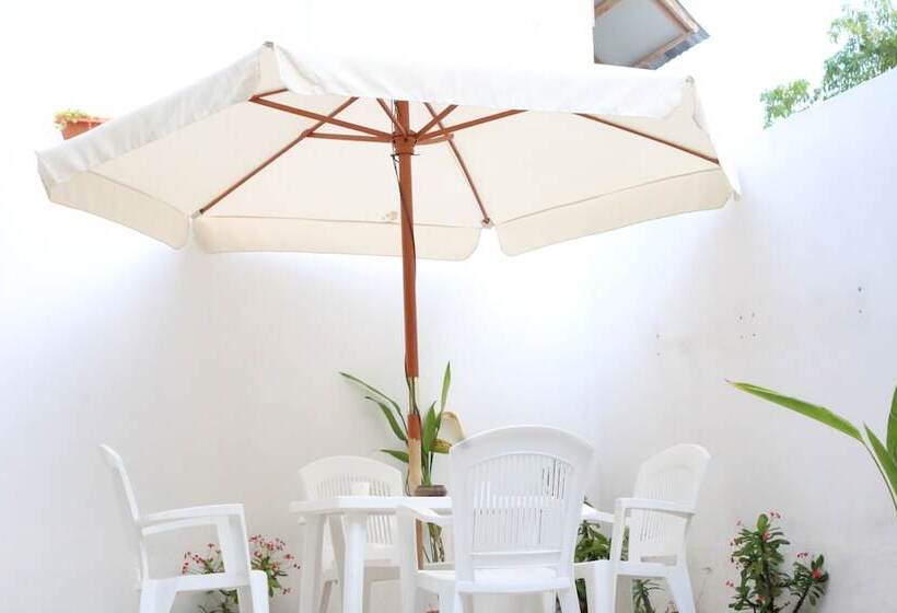 پانسیون Macnas