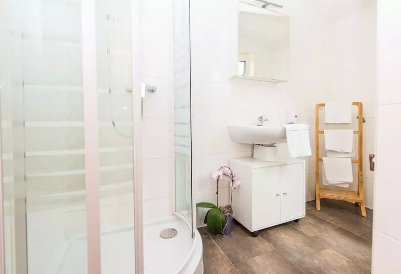 Majatalo Zimmer Ferienwohnung Yassi
