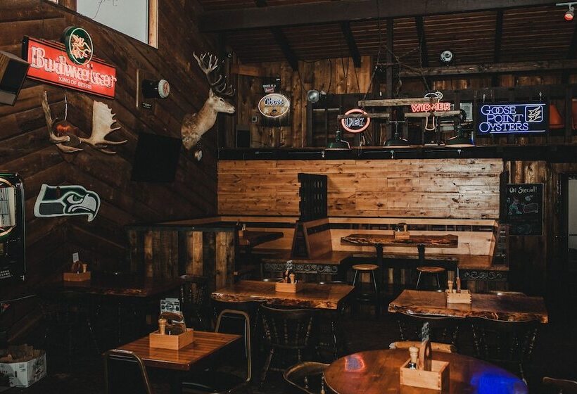 Pitchwood Inn & Alehouse