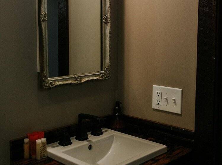 Pitchwood Inn & Alehouse