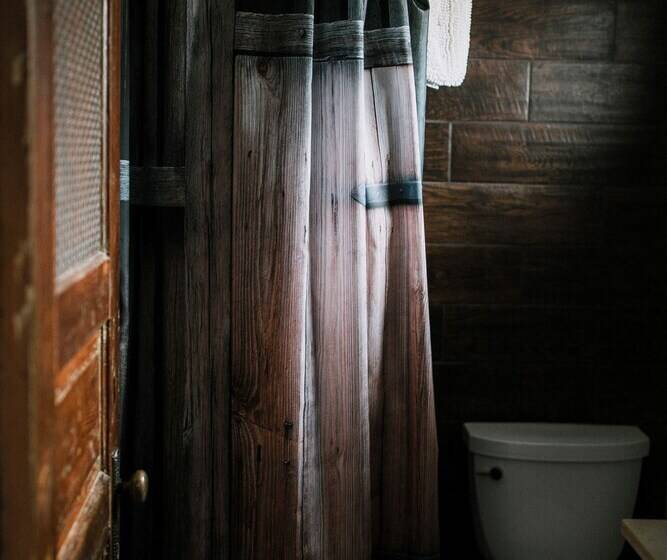 Pitchwood Inn & Alehouse