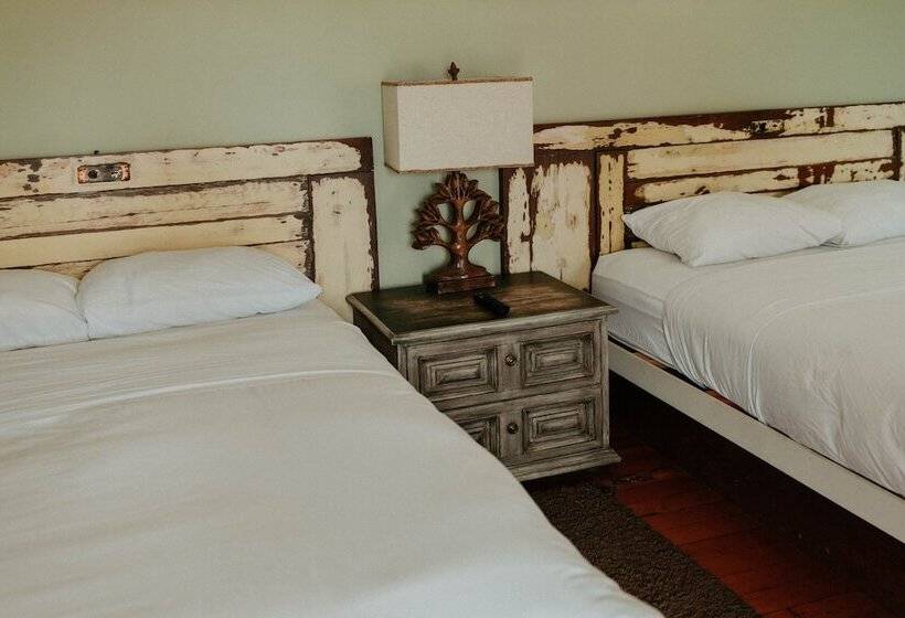 Pitchwood Inn & Alehouse