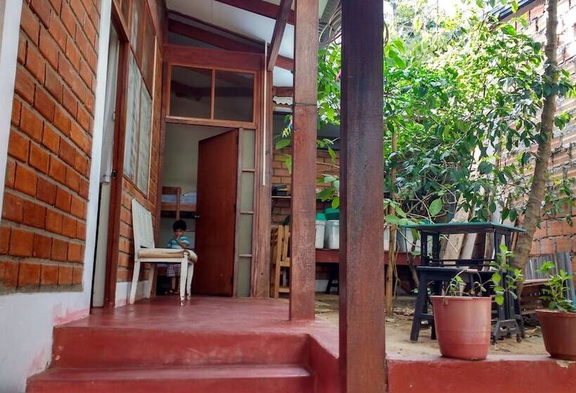 Bambu Backpackers Hostel Adults Only