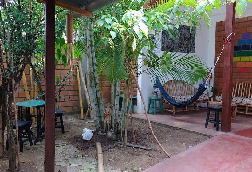 Bambu Backpackers Hostel Adults Only