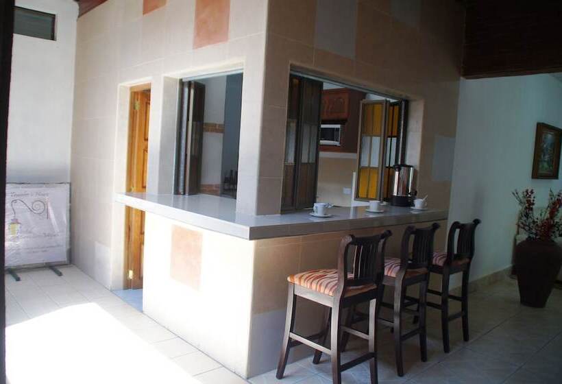 Hostal Casa San Miguel Traveler S House