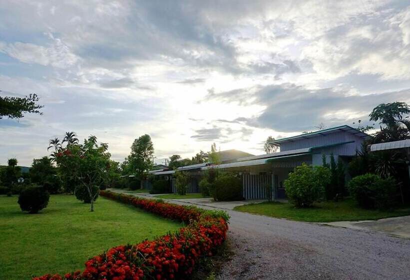 Hotel Ban Suan Suree Resort