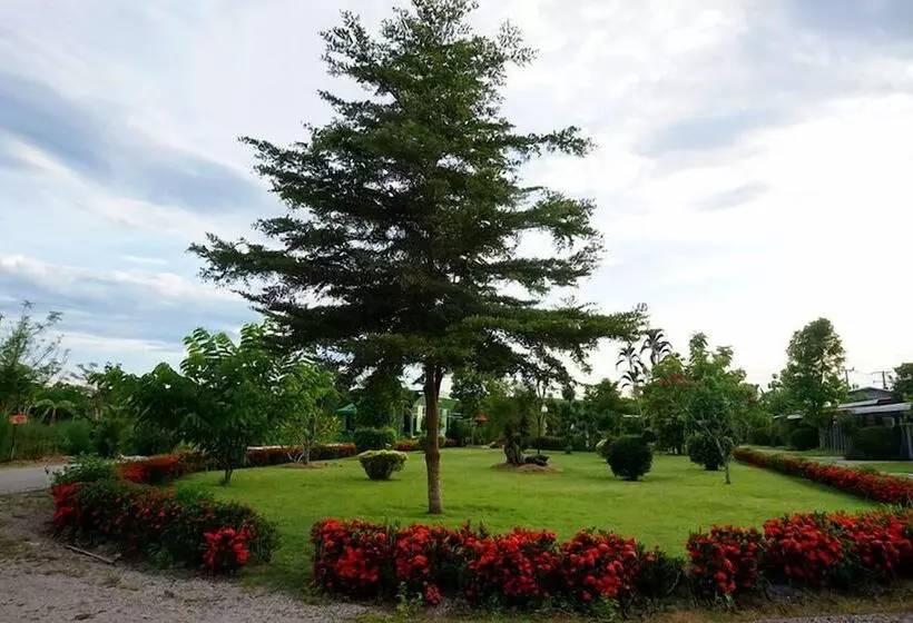 Hotelli Ban Suan Suree Resort