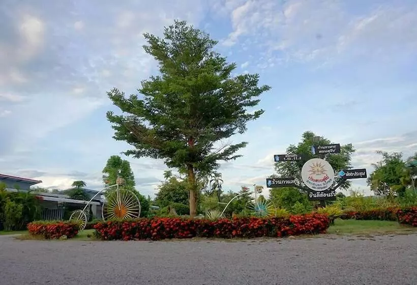 Hotelli Ban Suan Suree Resort