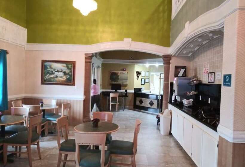 هتل Deluxe Inn & Suites