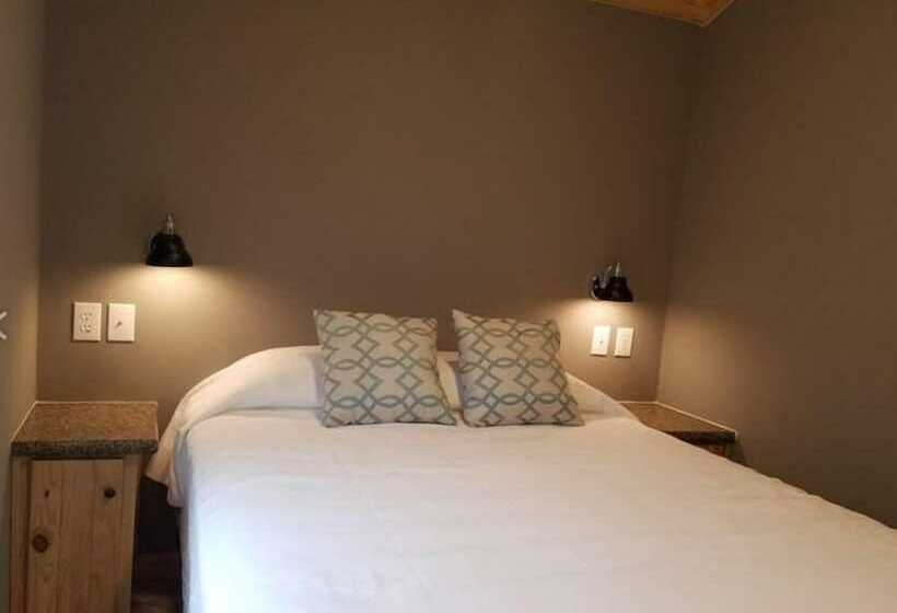 Отель Dodge City Koa