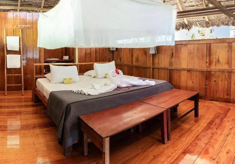 ホテル Ecolucerna Lodge Tambopata