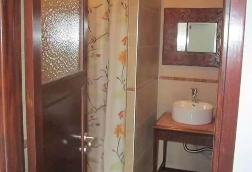 Hotelli Eze Inn Boutique