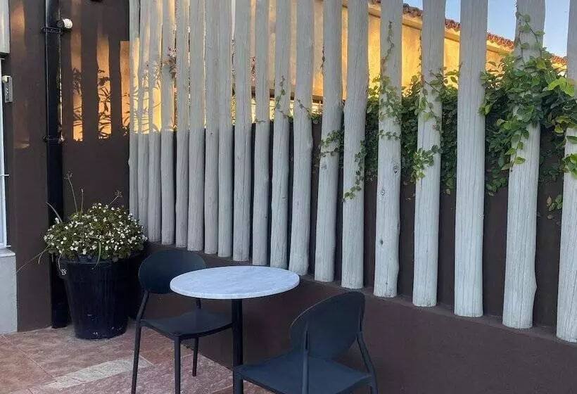 Hotelli Eze Inn Boutique