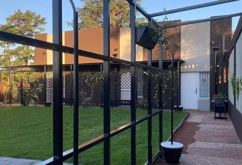 Hotelli Eze Inn Boutique