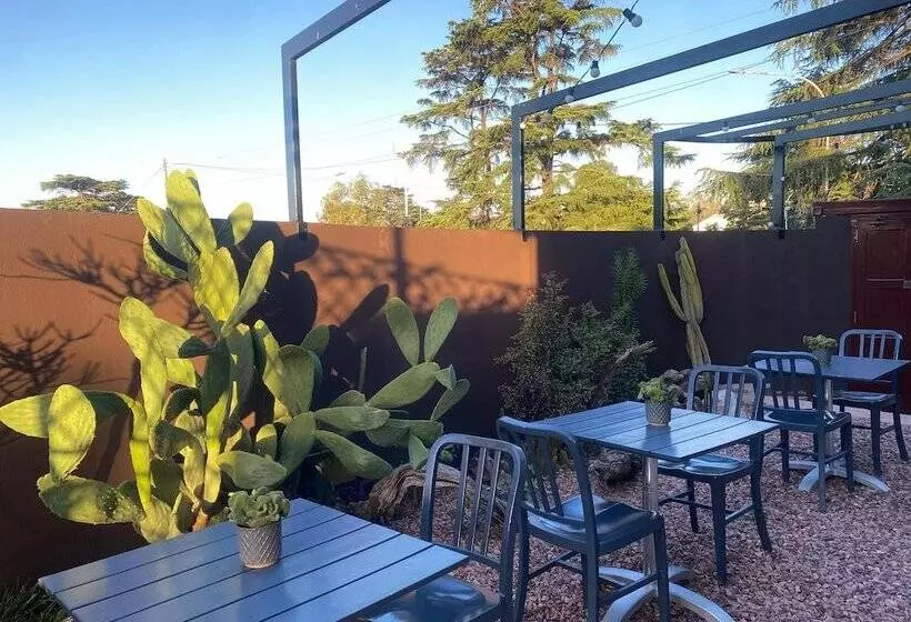 Hotelli Eze Inn Boutique