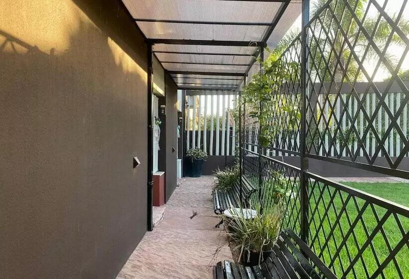 Hotelli Eze Inn Boutique