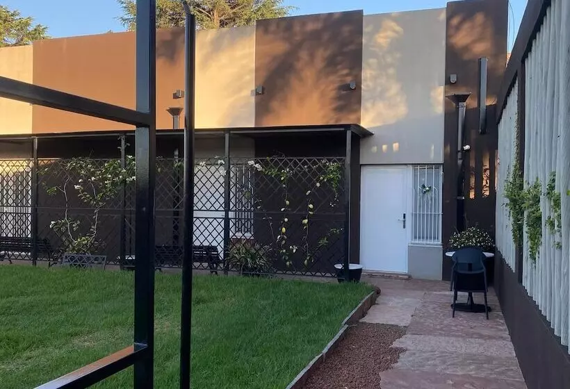 Hotelli Eze Inn Boutique