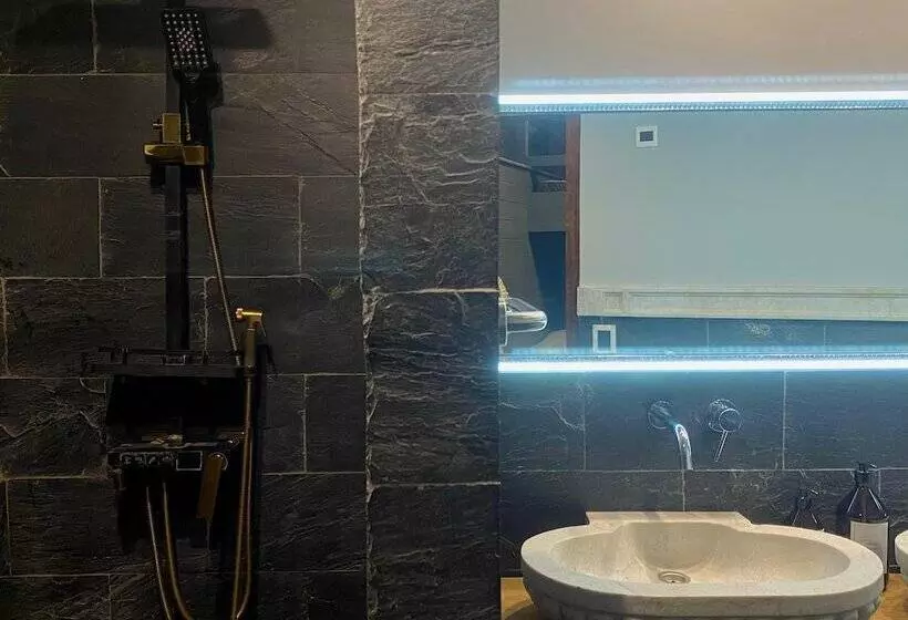 Hotelli Eze Inn Boutique