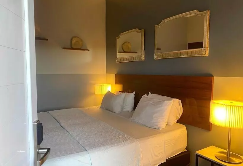 Hotelli Eze Inn Boutique