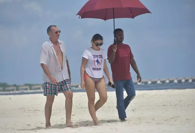 هتل Island Guest