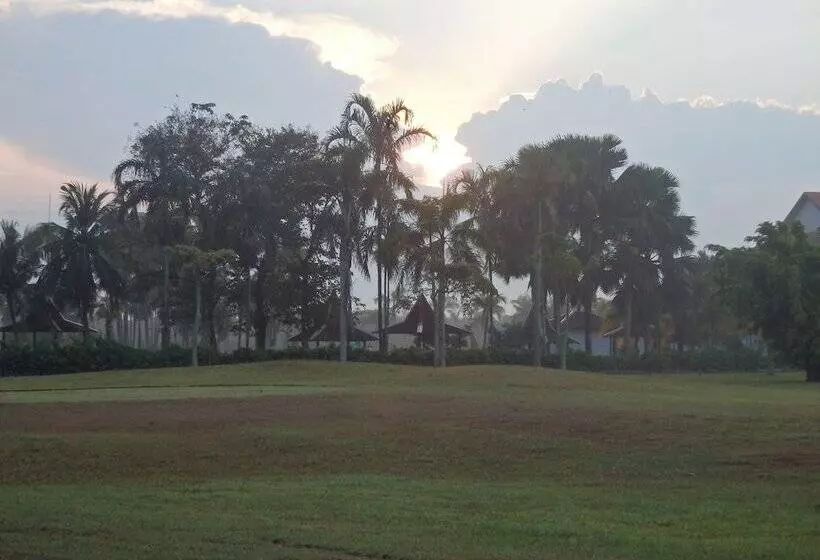 Hotelli Kukup Golf Resort