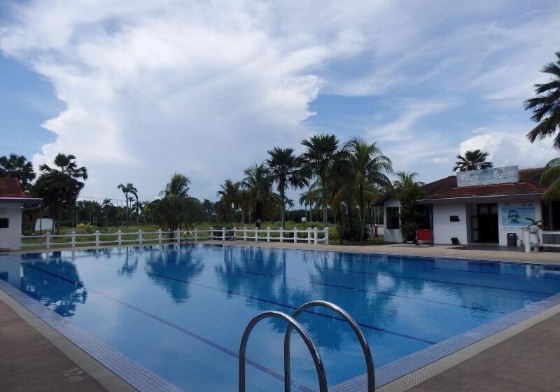 בית מלון כפרי Kukup Golf Resort