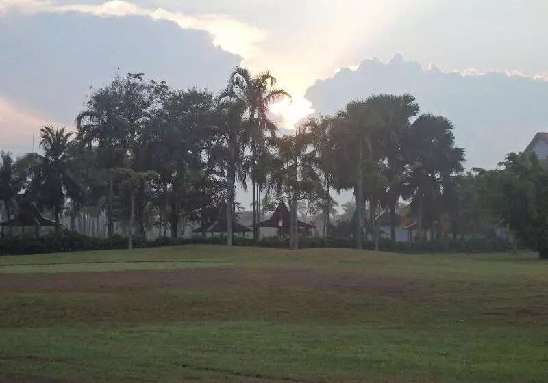 Hotelli Kukup Golf Resort