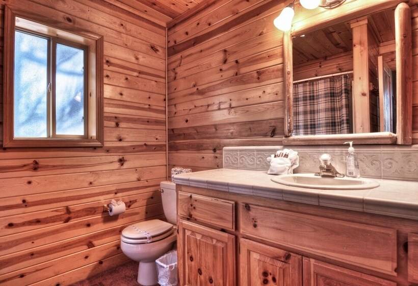 No 16 Pine Lodge Outdoor Spa