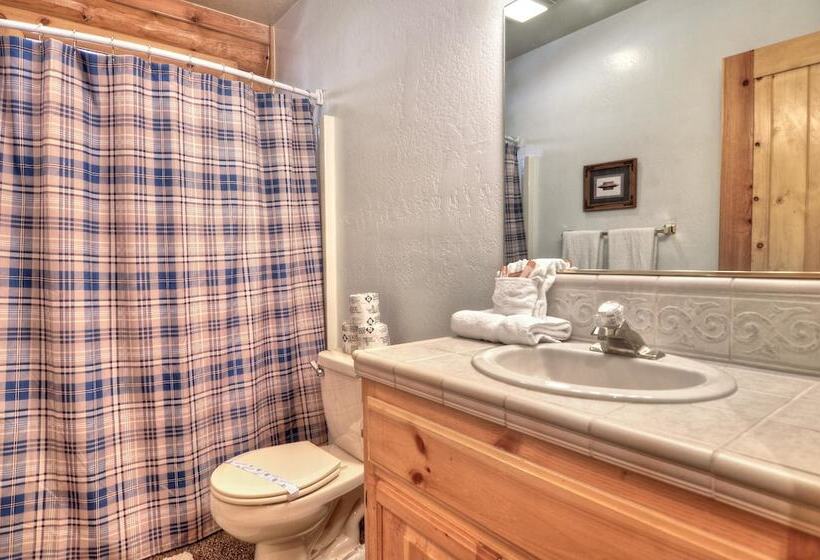 No 16 Pine Lodge Outdoor Spa