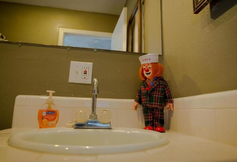 膳宿费 Village Studios