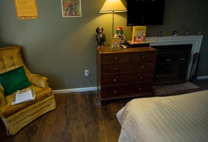 膳宿费 Village Studios