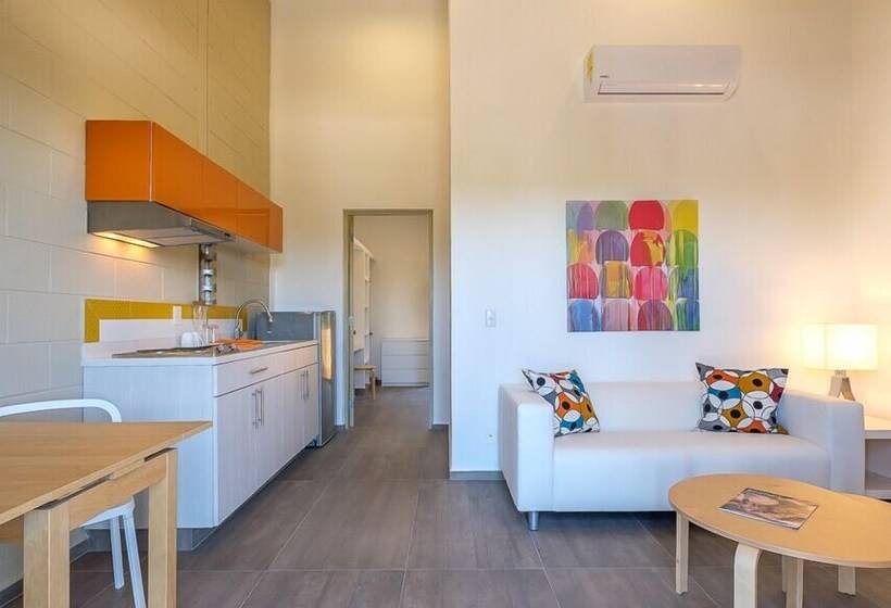 The Vibe Bed & Breakfast   Adults Only