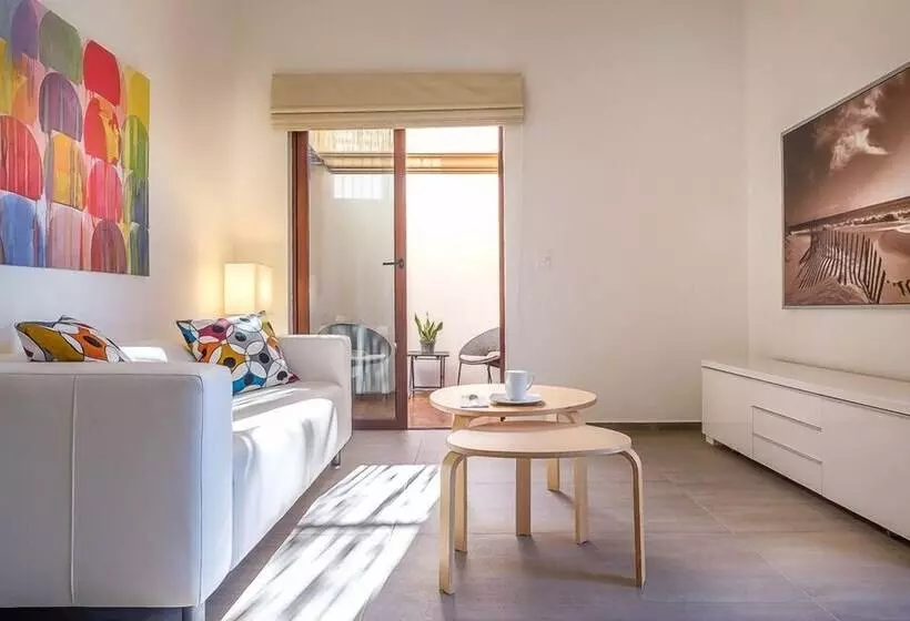 The Vibe Bed & Breakfast   Adults Only