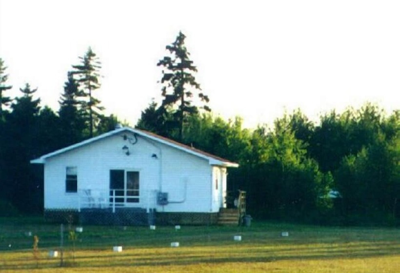 Baywatch Lighthouse Cottages & Motel