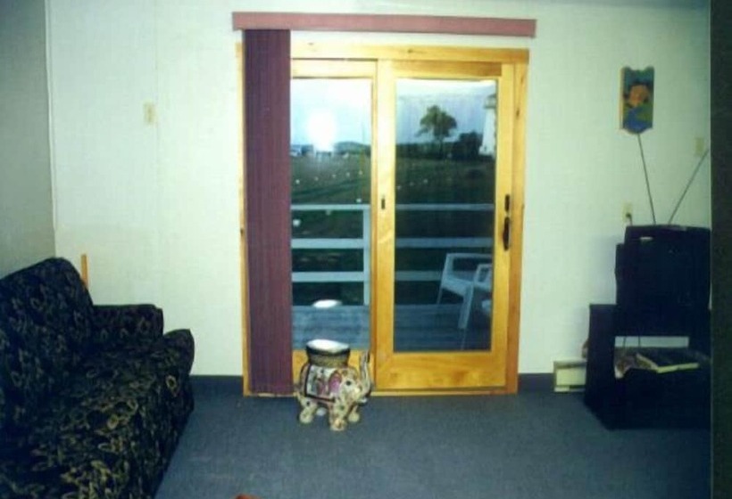 Baywatch Lighthouse Cottages & Motel