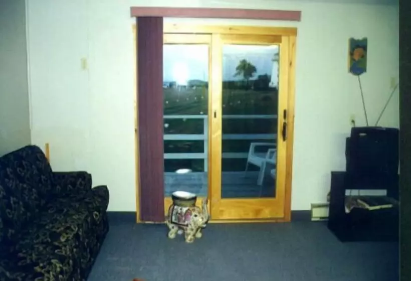 Baywatch Lighthouse Cottages & Motel