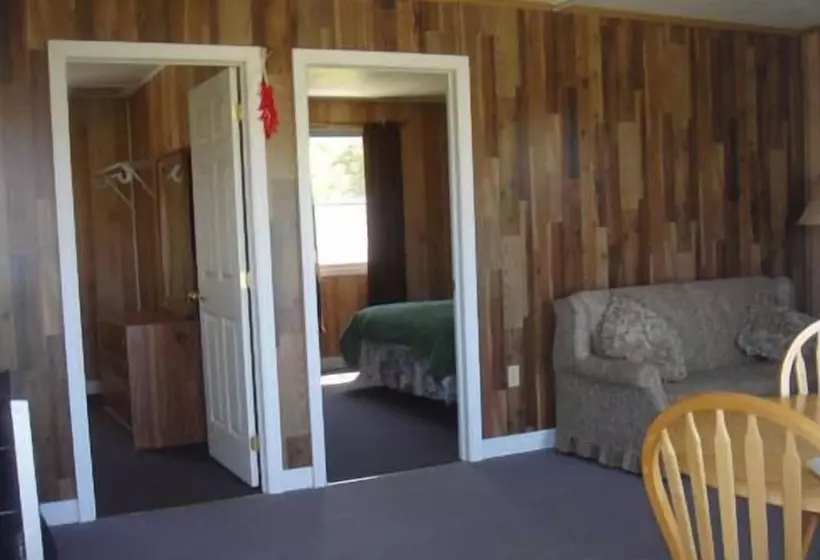 Baywatch Lighthouse Cottages & Motel