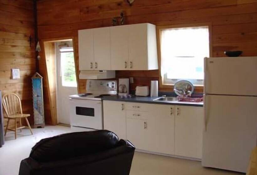 Baywatch Lighthouse Cottages & Motel