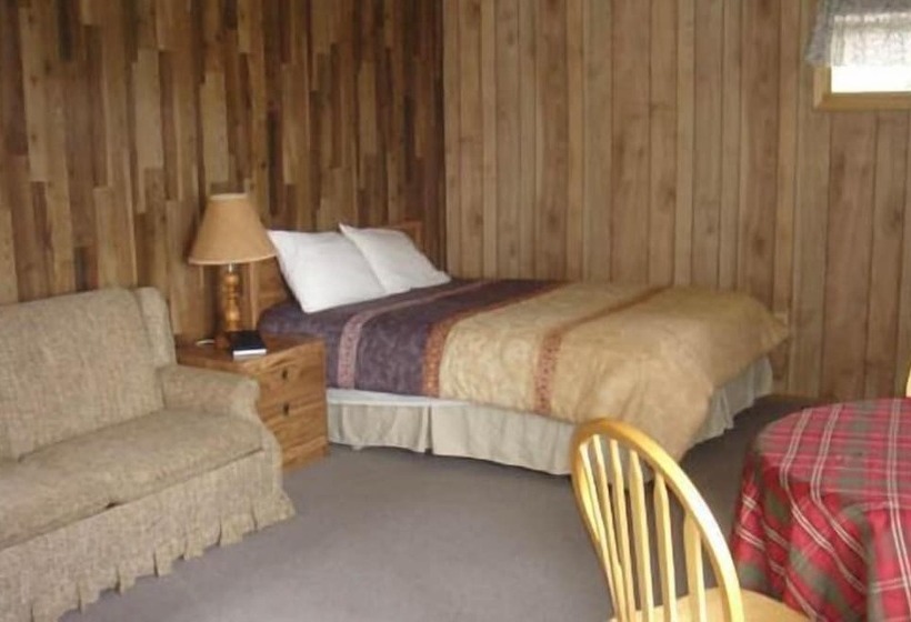 Baywatch Lighthouse Cottages & Motel