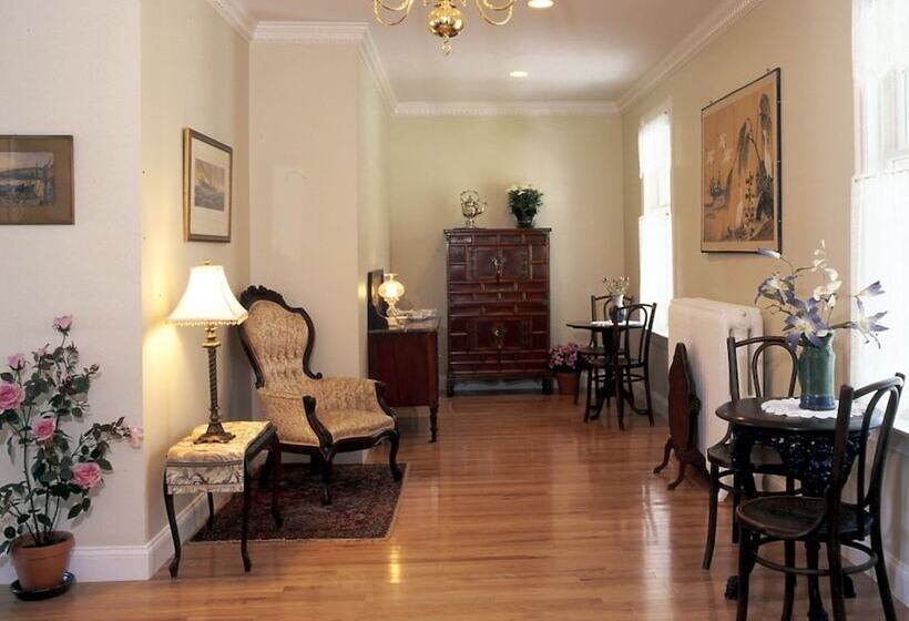 住宿加早餐  Blue Heron Seaside Inn