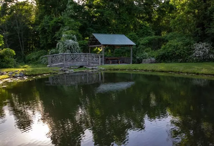 ベッドアンドブレックファースト Saint Huberts Lodge