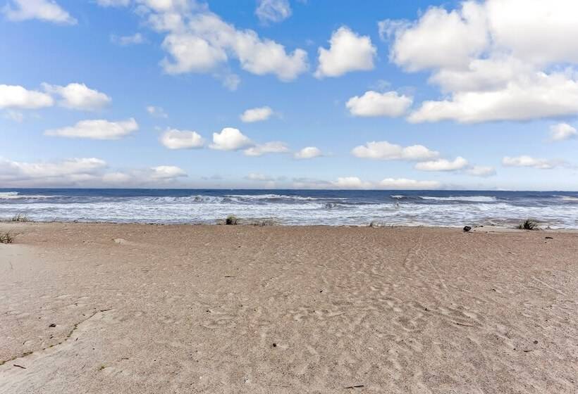 Charming Oceanfront Beach House By Redawning